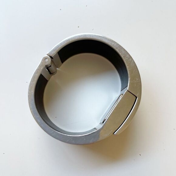 Marc Jacobs Vintage Enamel Logo Hinge Metal cuff Bracelet watch Black and Silver - Picture 7 of 8